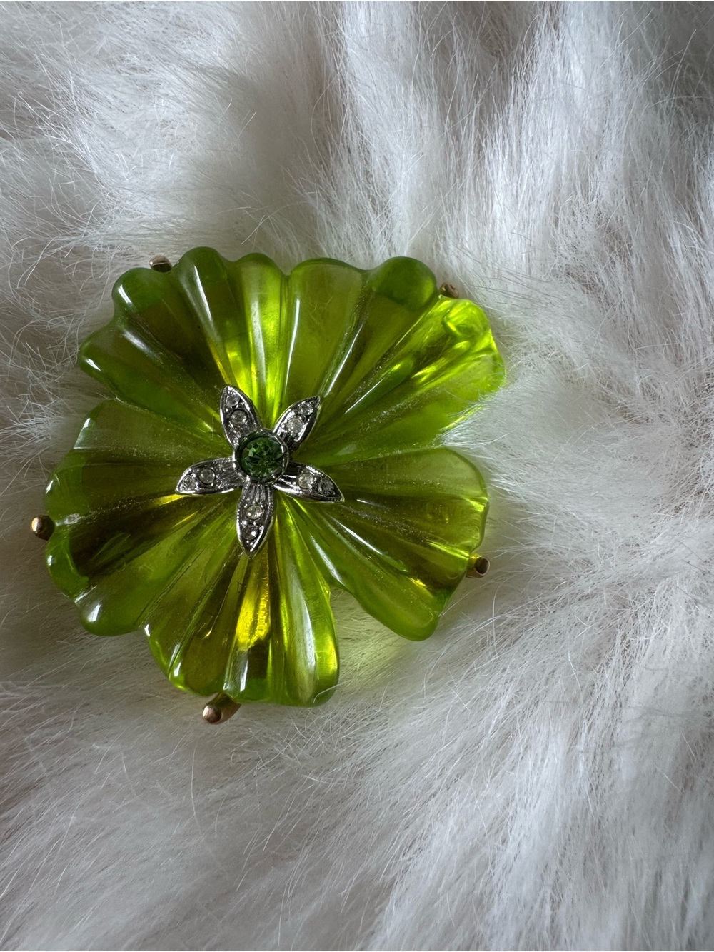 vintage UV Reactive weingeroff Green Flower Crystal Brooch,gold tone alloy